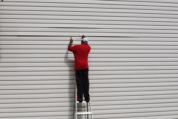 Loose Siding Repair in Missouri City